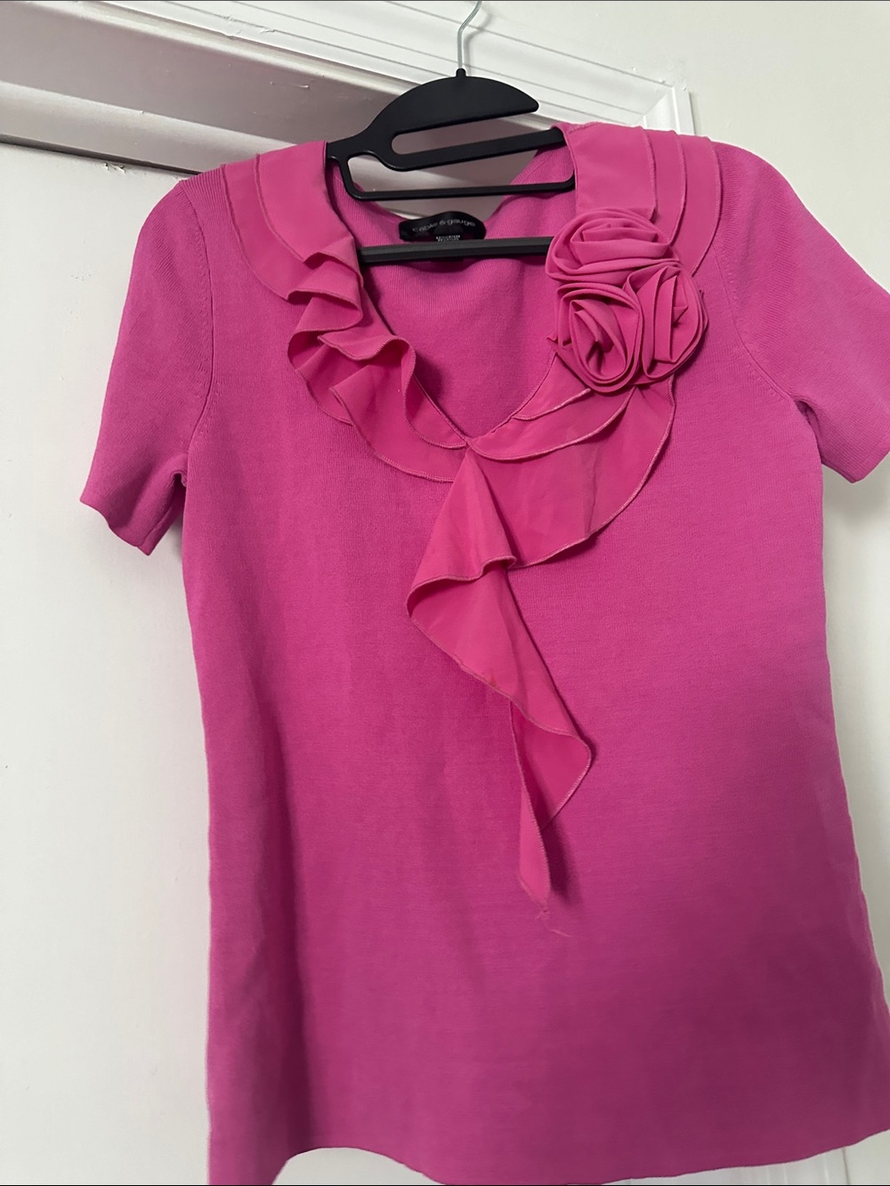 Cable & Gauge Fuchsia Ruffle Short Sleeve Top with Rosette